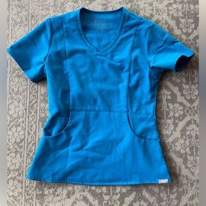 Figs aburi scrub top in alps blue